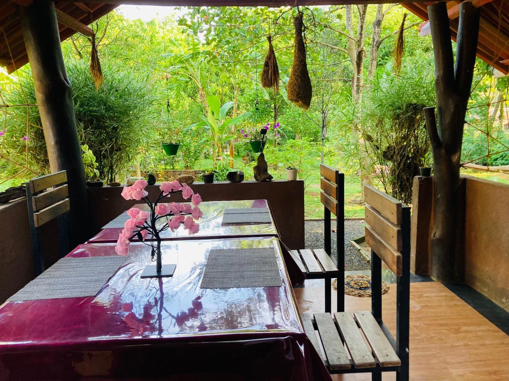 Suncity Privacy Cottages Udawalawe Esterno foto