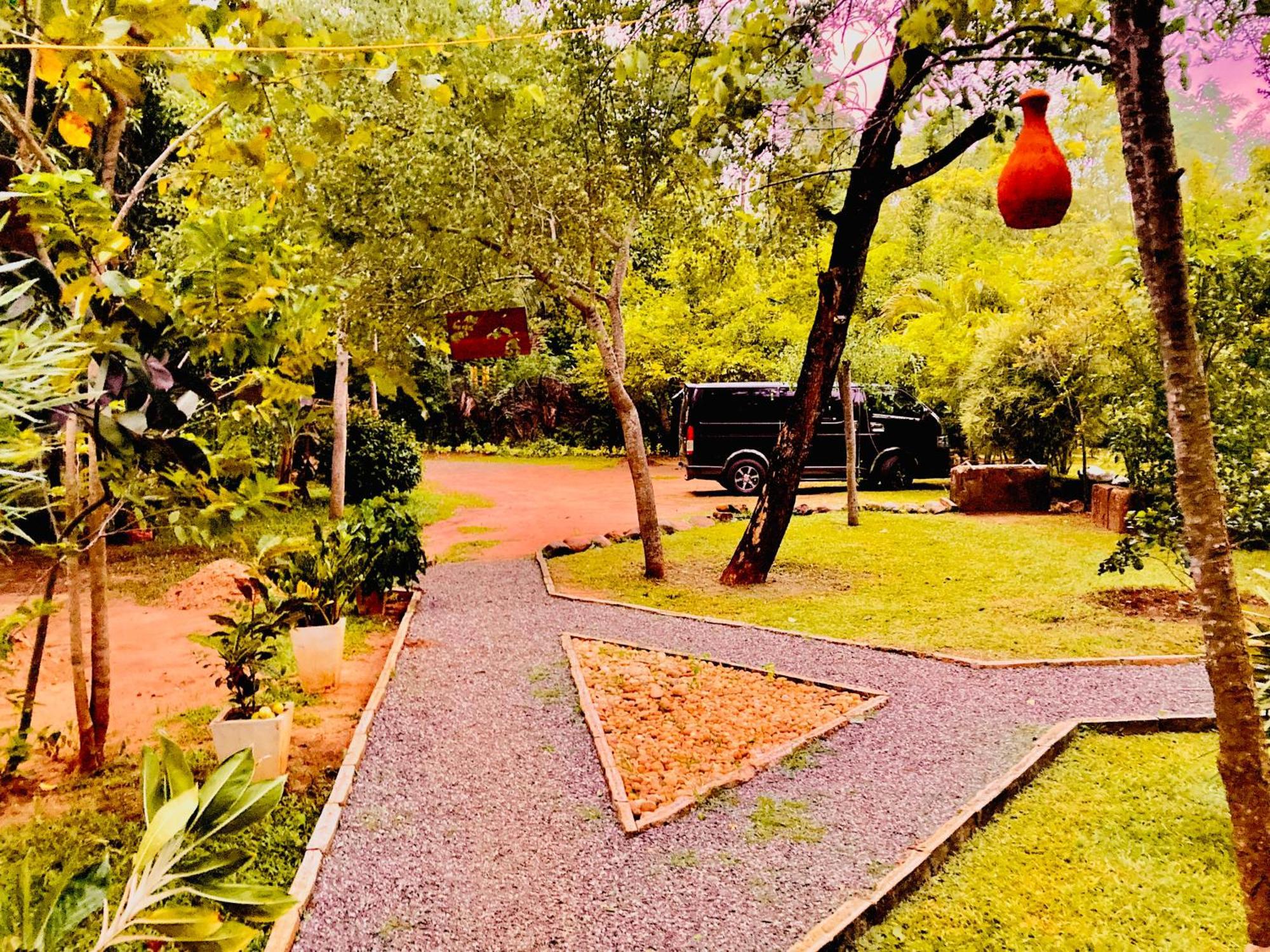 Suncity Privacy Cottages Udawalawe Esterno foto