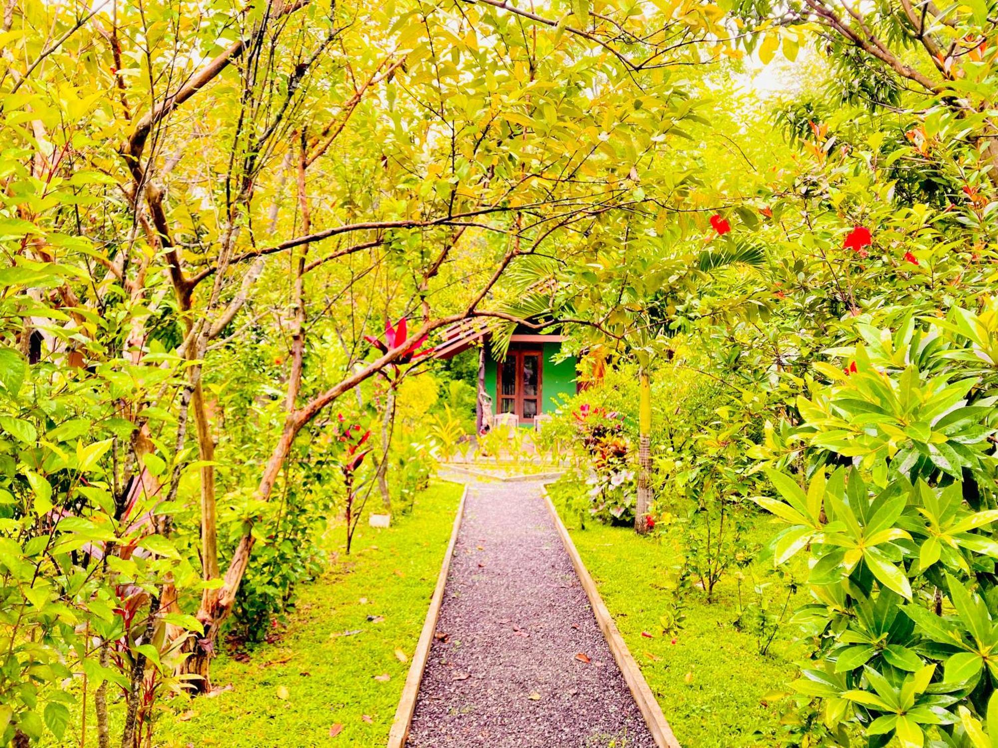 Suncity Privacy Cottages Udawalawe Esterno foto