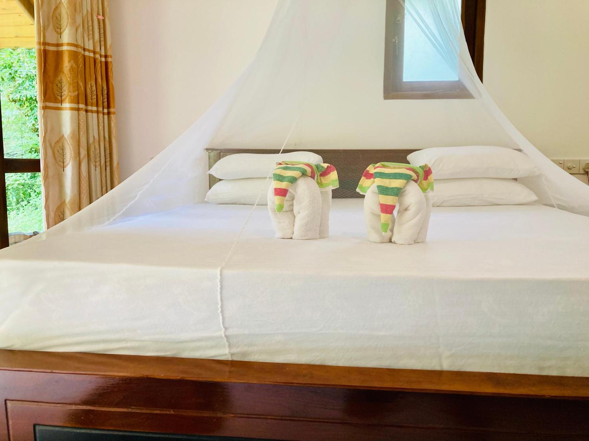 Suncity Privacy Cottages Udawalawe Esterno foto