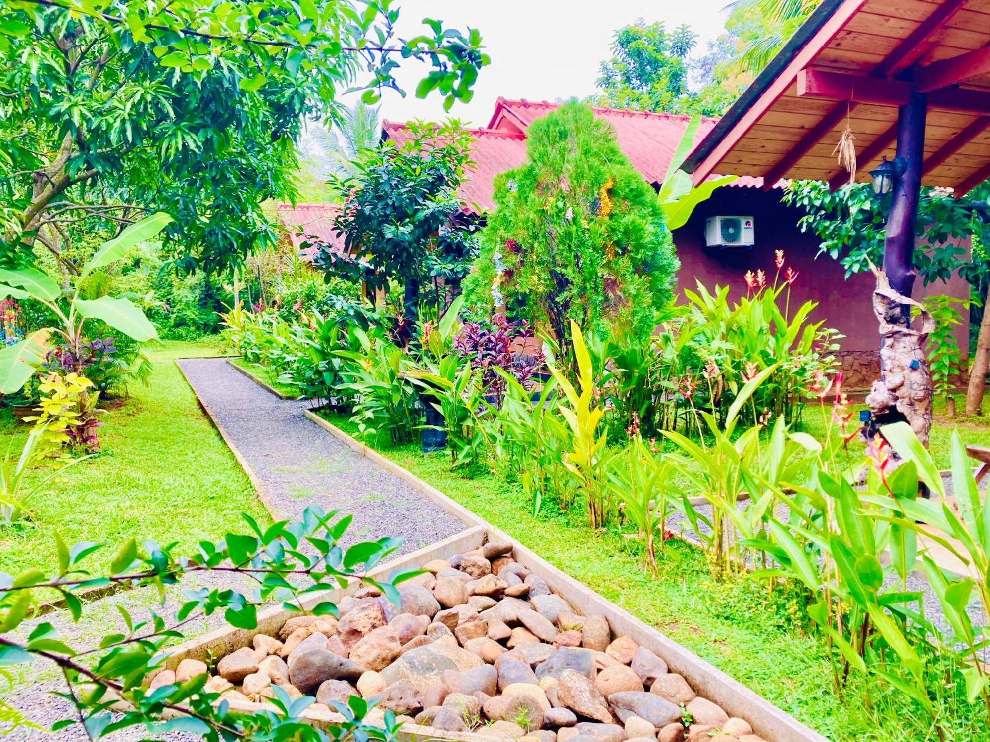 Suncity Privacy Cottages Udawalawe Esterno foto